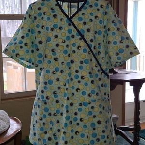 Dots scrub top